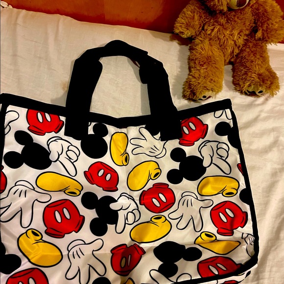 Disney &Co Mickey Print XL travel/ shoulder Tote🔥 - Picture 2 of 9